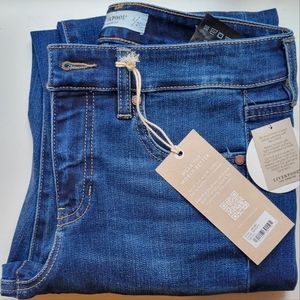NWT Liverpoool Marley Girlfriend Bartlett Color Womens Jeans sz. 4 / 27